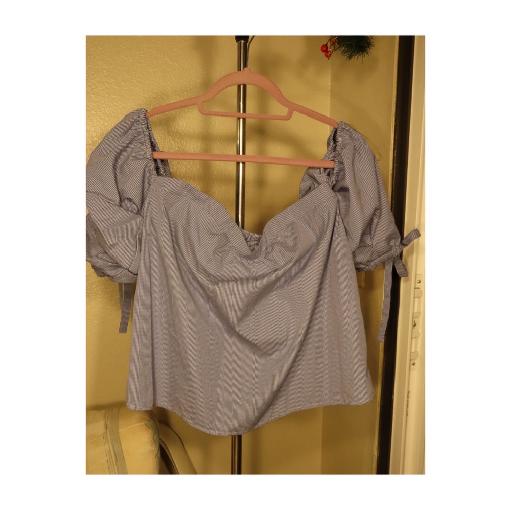 Off shoulder custom-made top